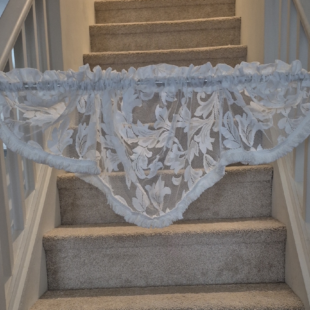 Quaker Lace Festoon Valance 60" X 24" Athena